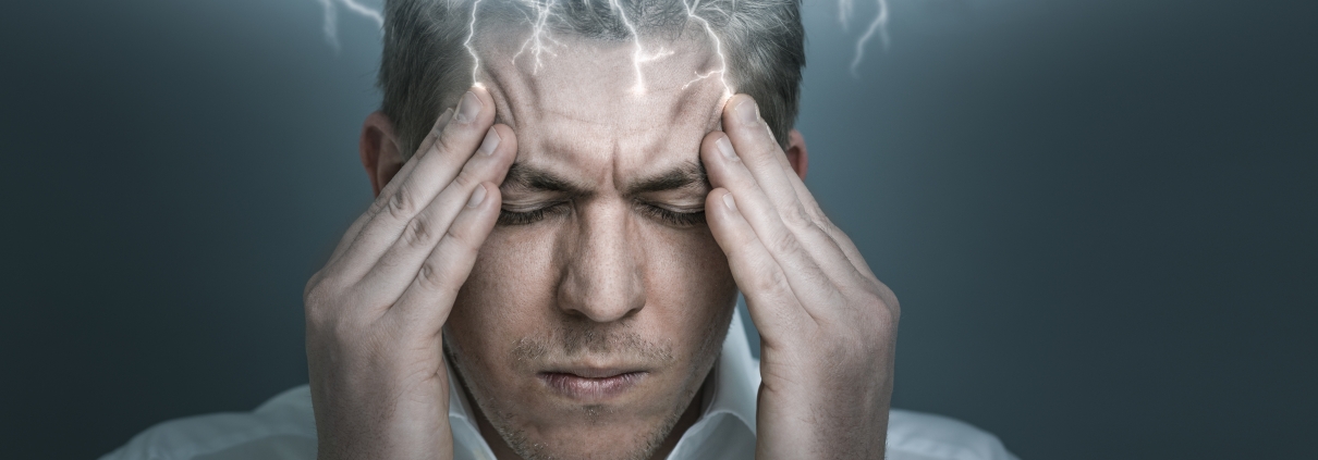 Mann Mit Anfall Von Kopfschmerzen Und Migräne